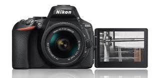 Nikon D5600 + AF-S DX VR Kit 18-55mm
